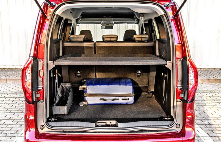 Renault Kangoo E-Tech electric EV45 22 kW Techno – bagażnik z walizką