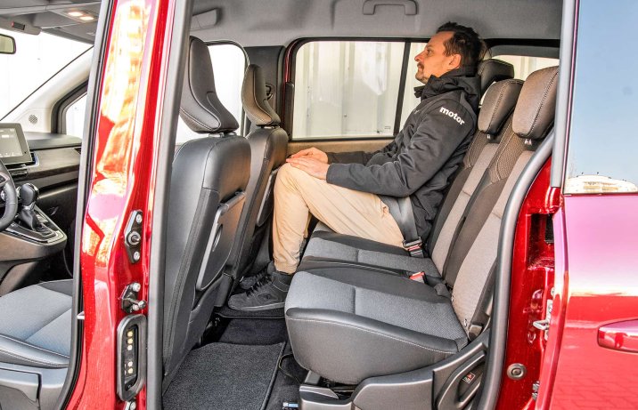 Renault Kangoo E-Tech electric EV45 22 kW Techno – kanapa z pasażerem