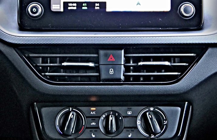 Skoda Kamiq 2024 – wnętrze, wersja bazowa