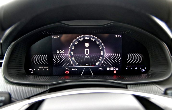 Skoda Kamiq 2024 – wnętrze, wyświetlacz przed kierowcą