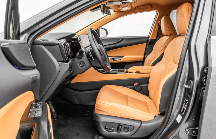 Lexus NX - fotele