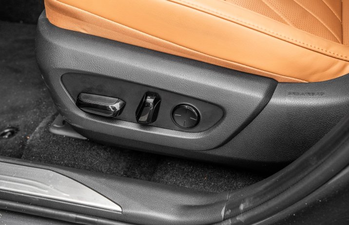 Lexus NX - sterowanie fotela