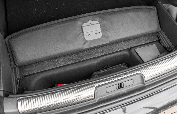 DS 7 - schowek pod dnem