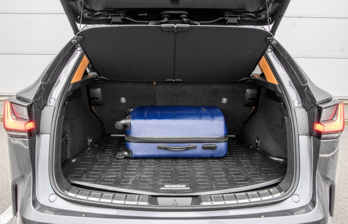 Lexus NX - bagażnik
