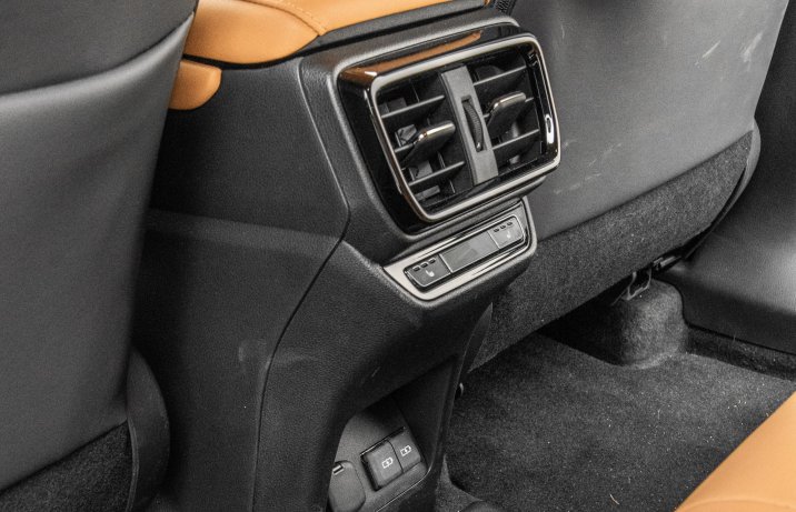 Lexus NX - tył konsoli