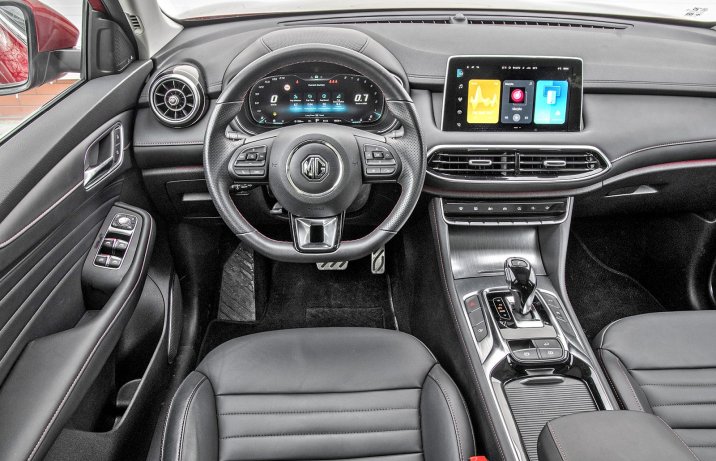 MG HS 1.5T-GDi Exclusive – kokpit / deska rozdzielcza