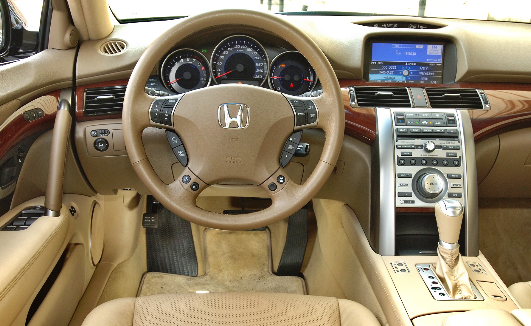 luksusowe auta popularnych marek_honda legend deska