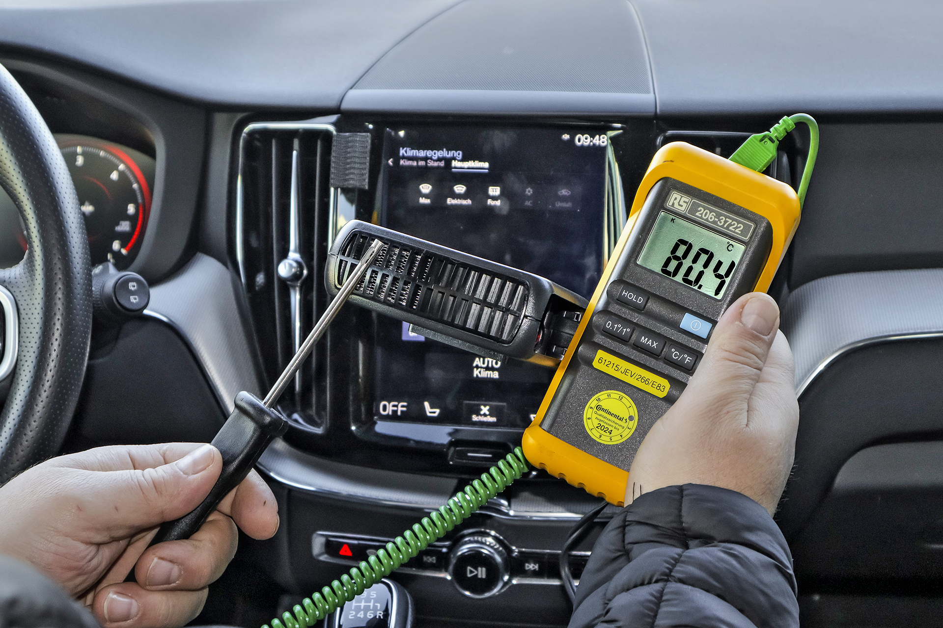 Farelka do auta_pomiar temperatury u wylotu powietrza