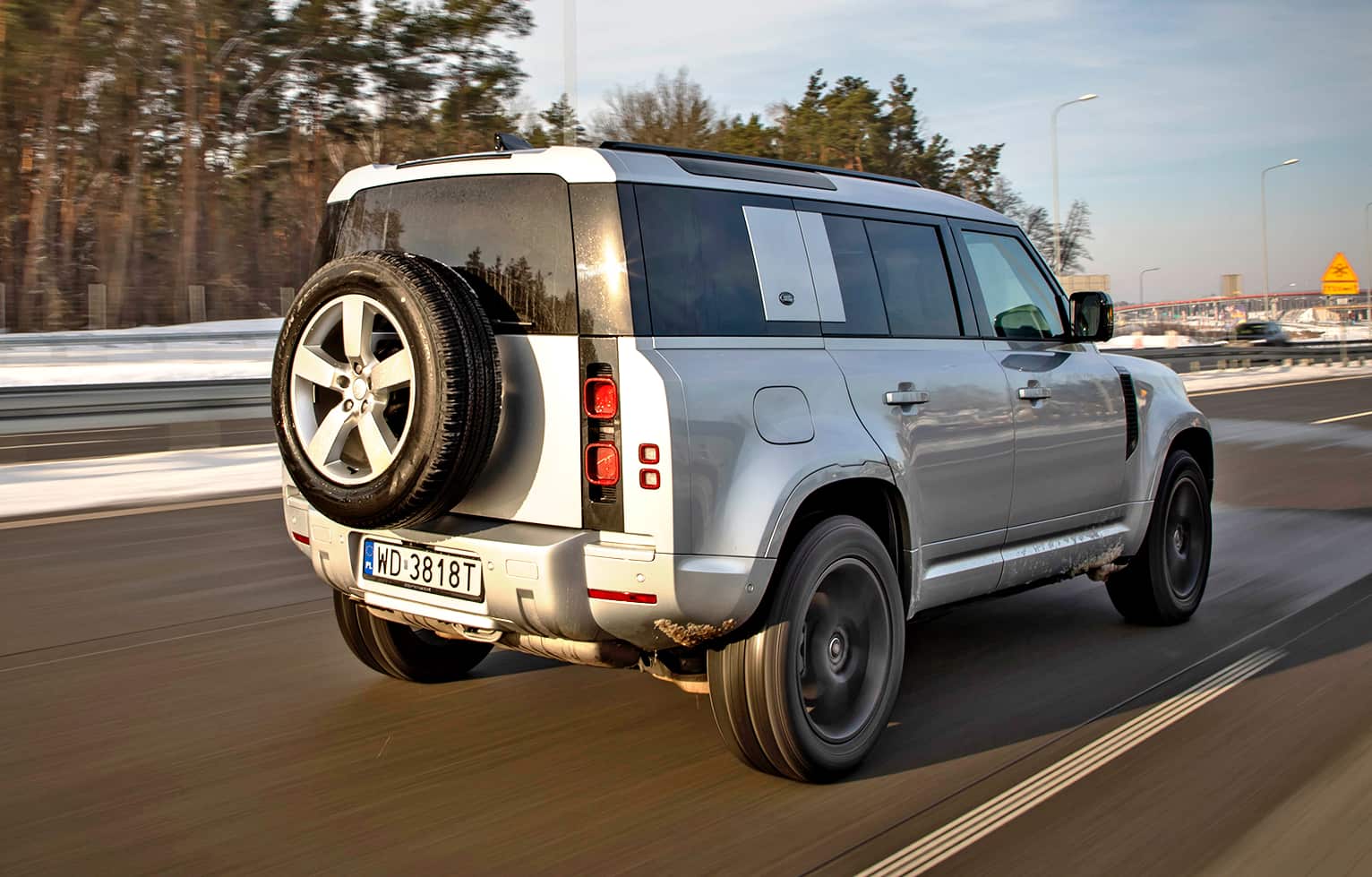  Land Rover Defender 110 D250 XS Edition tył w ruchu