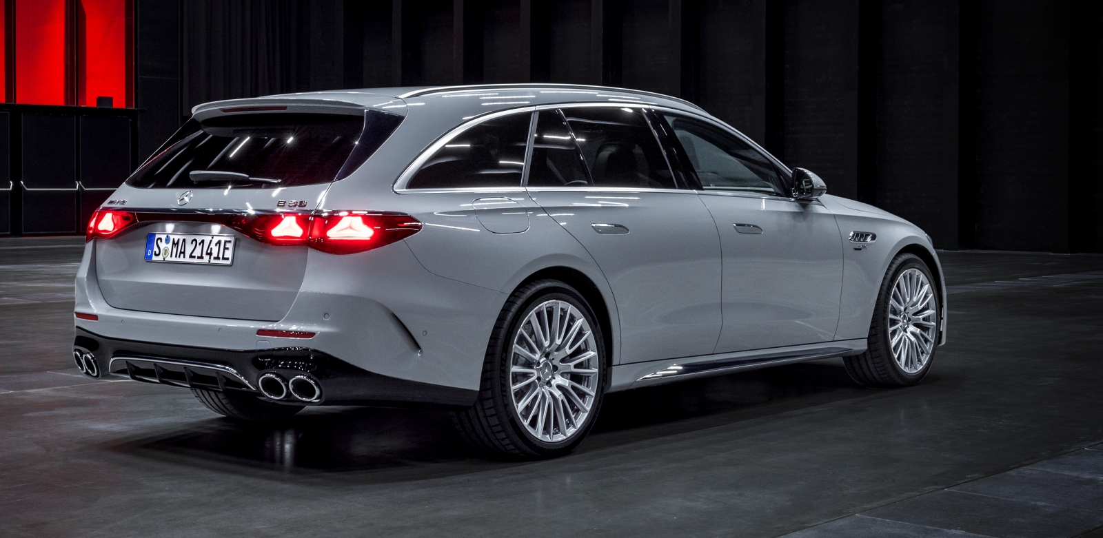 Mercedes-AMG-E-53-Hybrid-4Matic-kombi-tyl