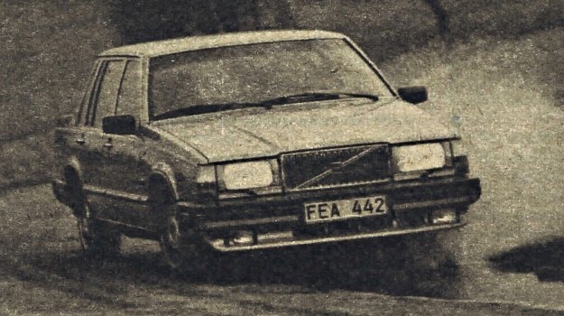 samochód podczas testu instalacji ograniczającej poślizg