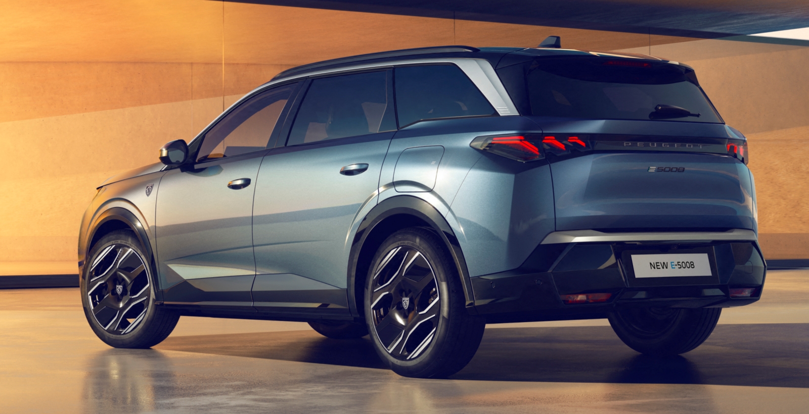 peugeot-5008-tyl