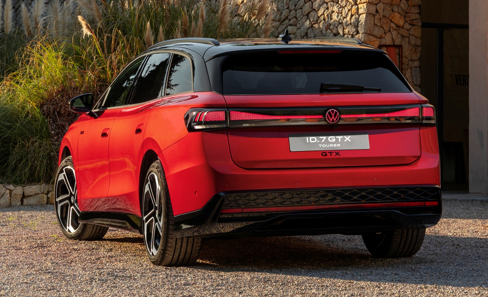 volkswagen-id7-tourer-gtx-tyl