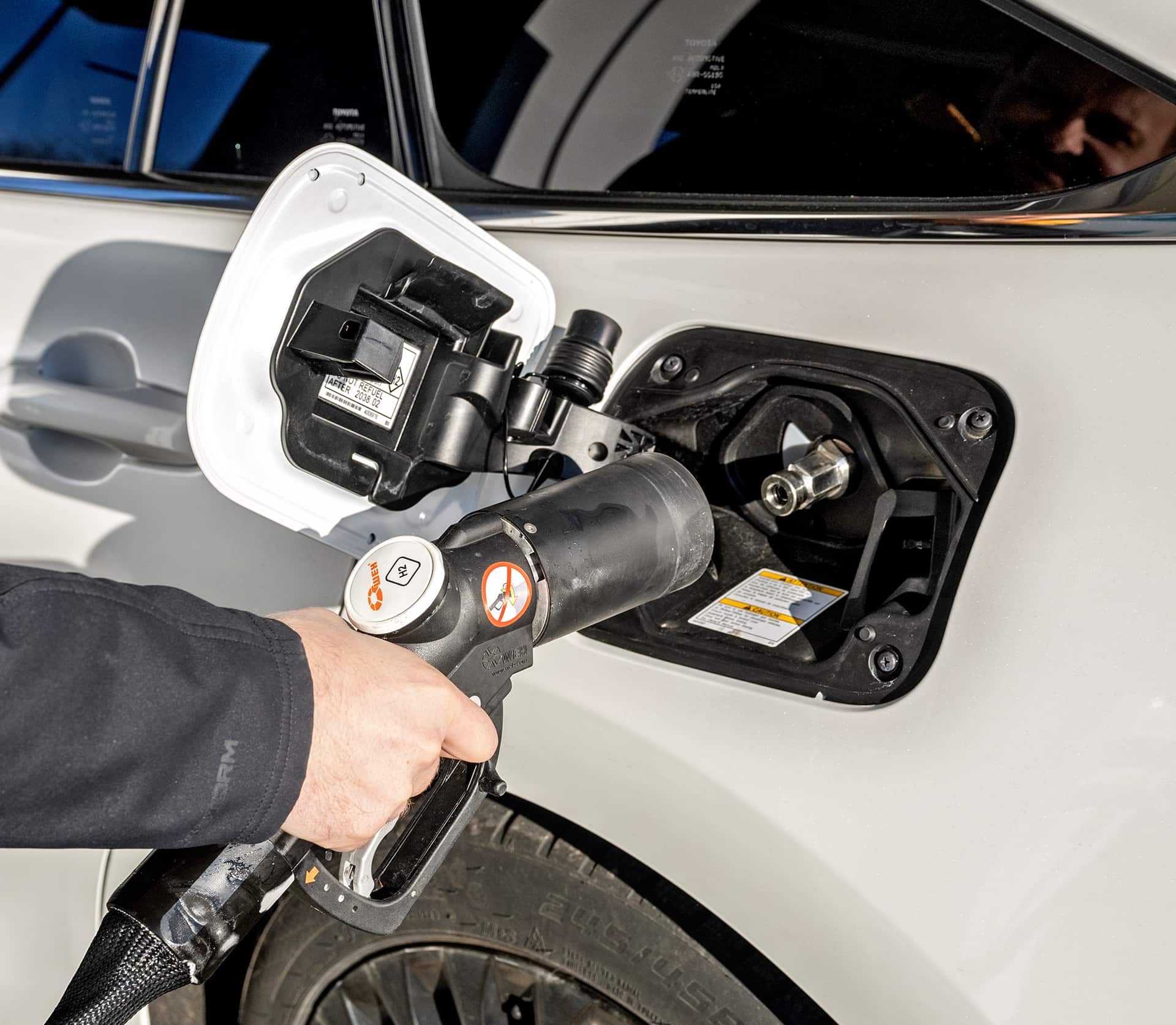 Toyota Mirai Executive tankowanie wodoru wlew