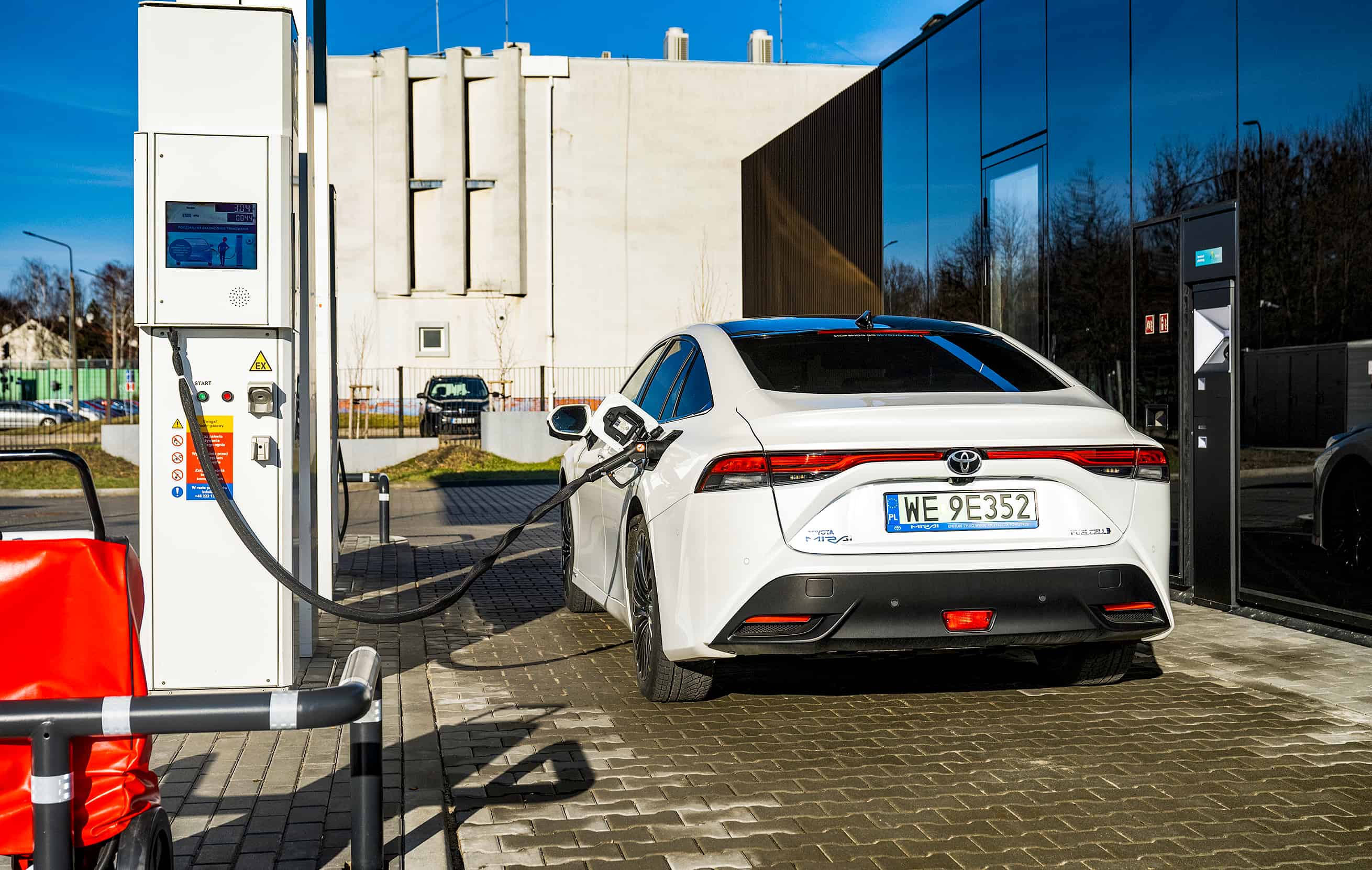 Toyota Mirai Executive tankowanie wodoru