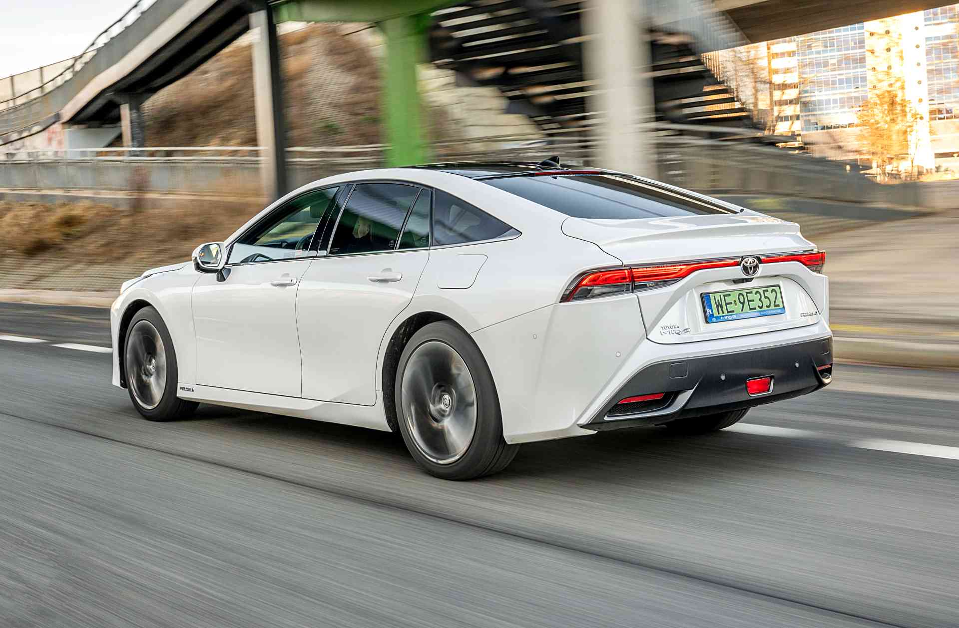Toyota-Mirai-Executive-tyl