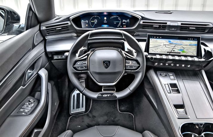 Peugeot 508 Plug-in Hybrid 180 e-EAT8 GT – wnętrze, deska rozdzielcza
