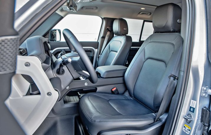 Land Rover Defender 110 D250 XS Edition – wnętrze, fotele