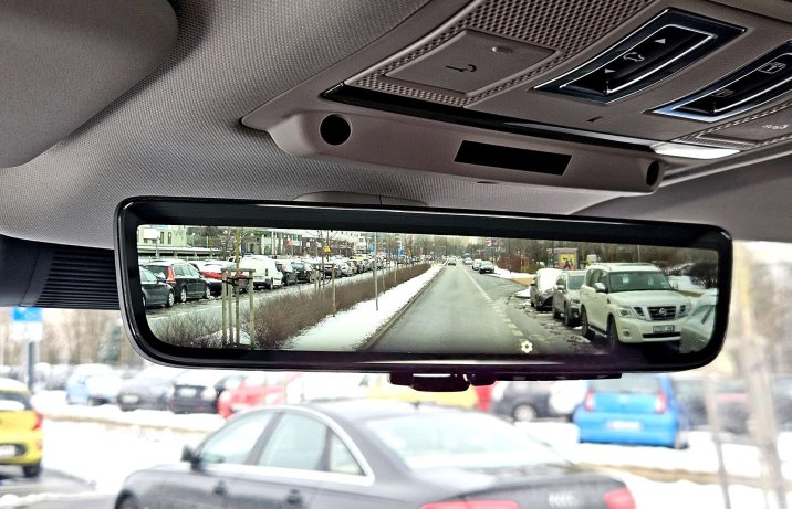 Land Rover Defender 110 D250 XS Edition – wnętrze, lusterko