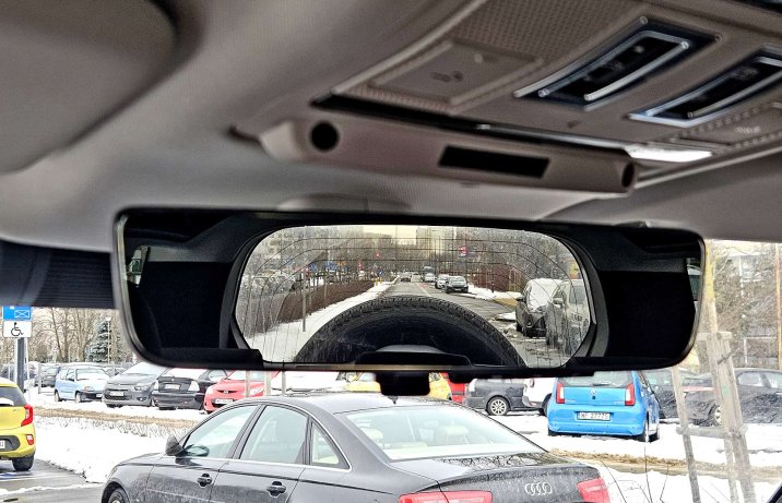 Land Rover Defender 110 D250 XS Edition – wnętrze, lusterko