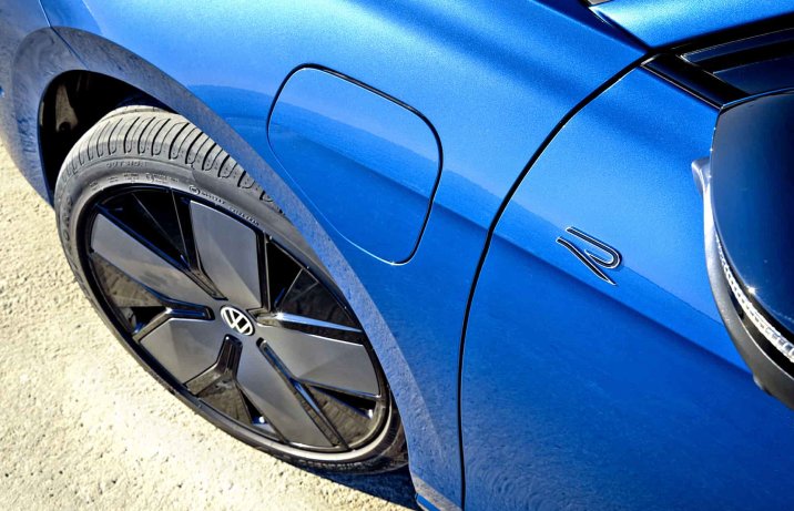 Volkswagen Passat B9 (2024) – klapka, ładowanie