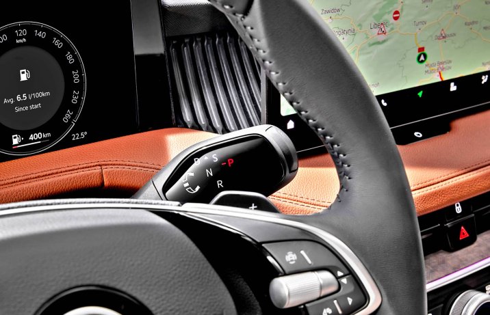 Nowa Skoda Superb (2024) – wnętrze, dźwignia przekładni