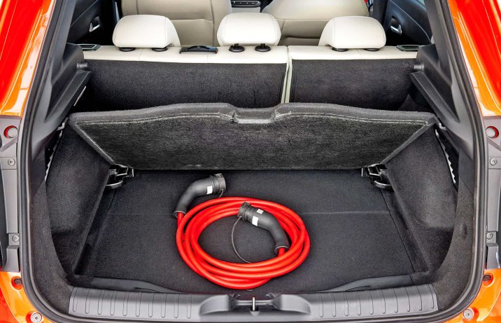 Fiat 600e – wnętrze, bagażnik