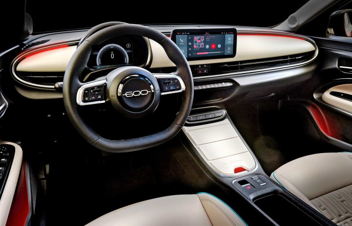 Fiat 600e – deska rozdzielcza