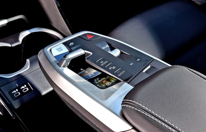 BMW iX2 – wnętrze, sterowanie