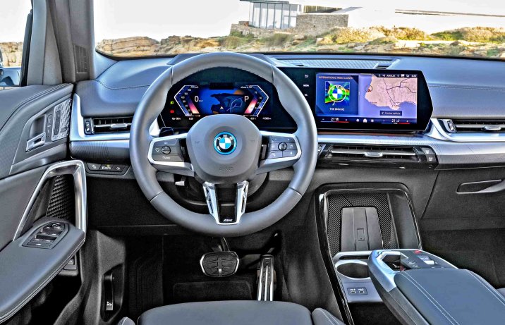 BMW iX2 – wnętrze, deska rozdzielcza