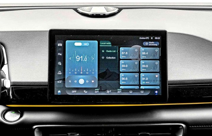 BAIC Beijing 5 Luxury – wnętrze, elektronika, system multimedialny, brak RDS-u