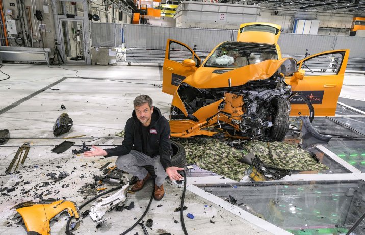 samochód po crash teście