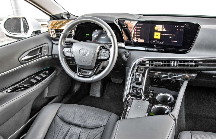 Toyota Mirai Executive – deska rozdzielcza