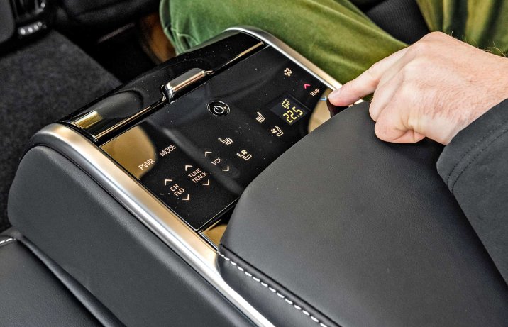 Toyota Mirai Executive – wnętrze, kanapa, panel sterowania