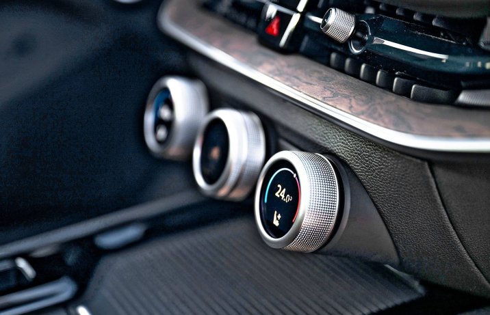 Skoda Superb Combi (2024) – deska rozdzielcza, Smart Dial