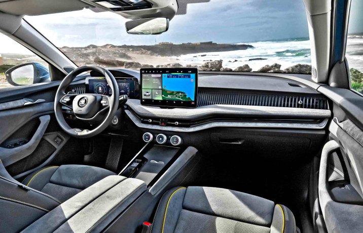 Skoda Superb Combi (2024) – deska rozdzielcza