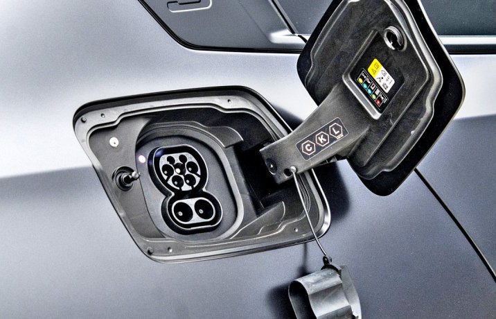 BMW i5 M60 xDrive (2024) – test – gniazdo ładowania