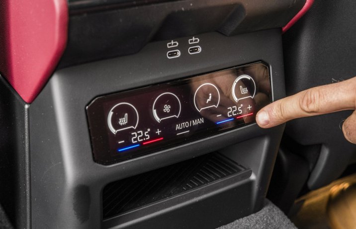 BMW i5 M60 xDrive (2024) – test – czterostrefowa klimatyzacja