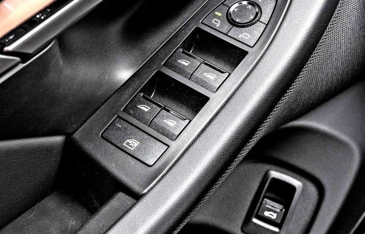 BMW i5 M60 xDrive (2024) – test – przyciski szyb