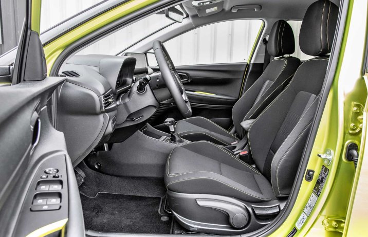 Hyundai i20 1.0 T-GDI 7DCT Smart (2024) – fotele