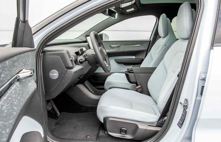 Volvo EX30 Single Motor Extended Range (2024) – fotele