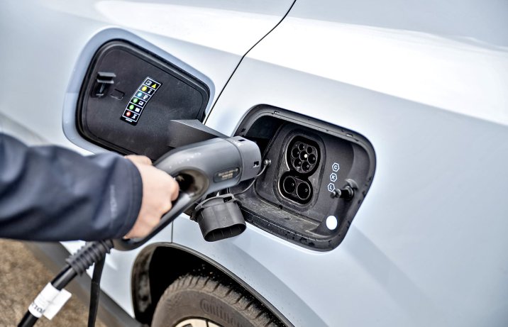 Volvo EX30 Single Motor Extended Range (2024) – ładowanie