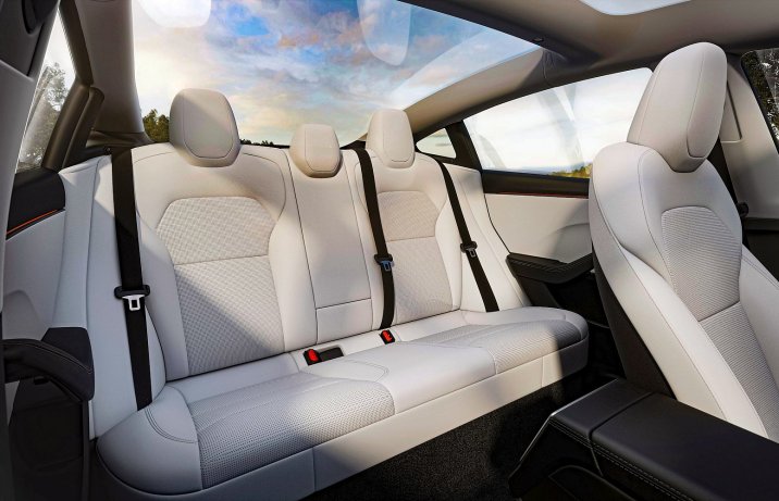 Tesla Model 3 Long Range AWD (2024) – tylna kanapa