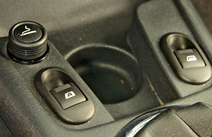 Citroen C2 – sterowanie szybami