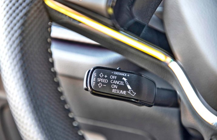 Skoda Octavia RS 2.0 TSI DSG – dźwignia tempomatu