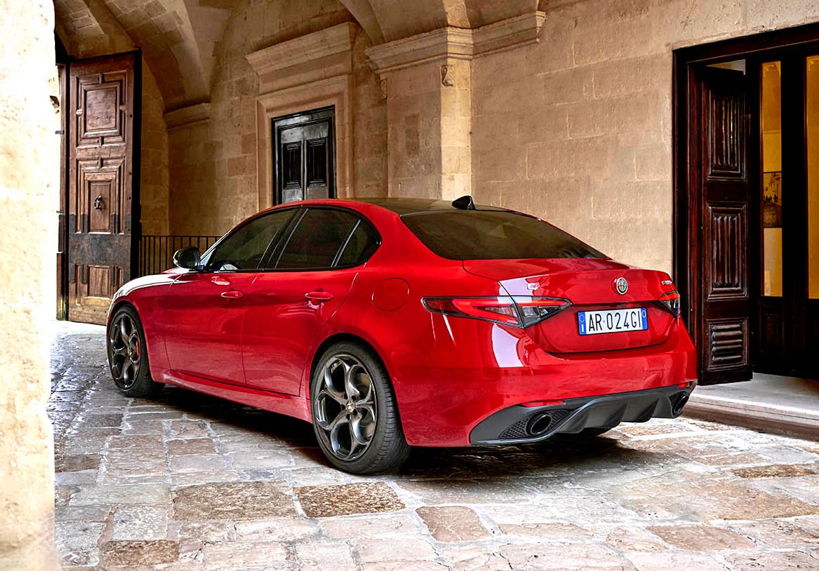 alfa-romeo-giulia-Tributo-Italiano-tyl