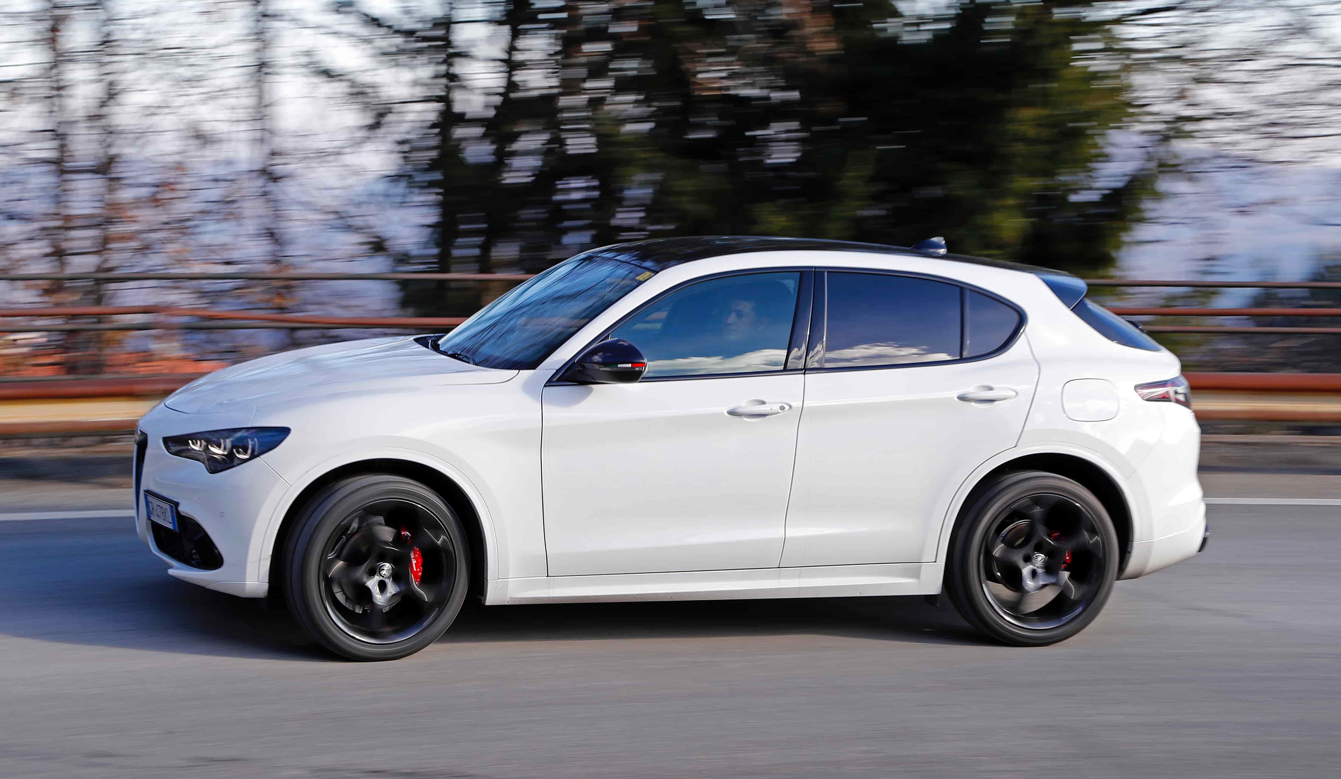 alfa-romeo-stelvio-Tributo-Italiano-bok