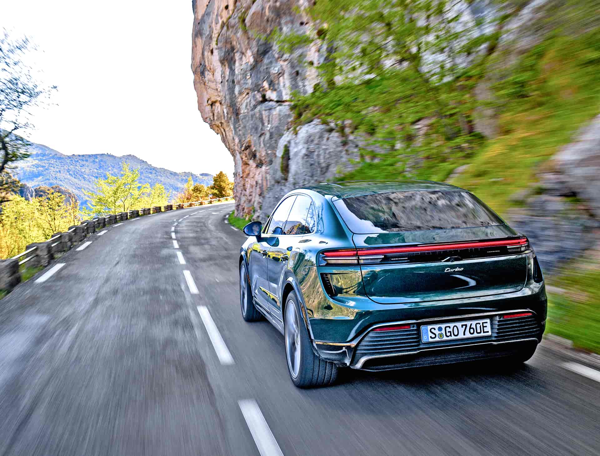 Porsche Macan Turbo 2024 tył