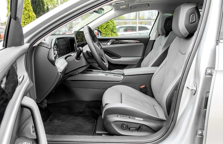 Volkswagen Passat Variant 1.5 TSI eMHEV DSG Elegance (2024) – fotele