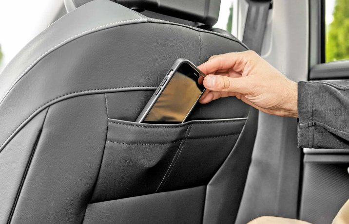 Volkswagen Passat Variant 1.5 TSI eMHEV DSG Elegance (2024) – kieszenie na oparciu fotela